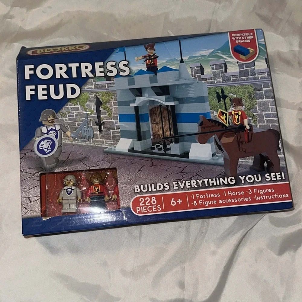 Blokko Fortress Feud Building Block Set 228 Pcs Medieval Castle 3 Figures Horse